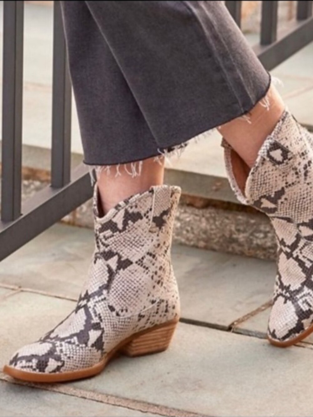 NWOT Born Wynd Snake Print Leather Western Boots Black & White Size 6